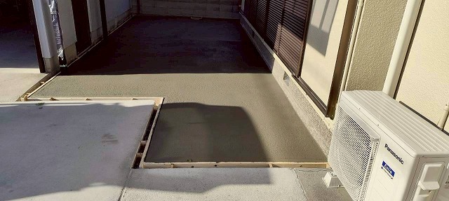 加古川市　カーポート床コンクリート流し込み中
